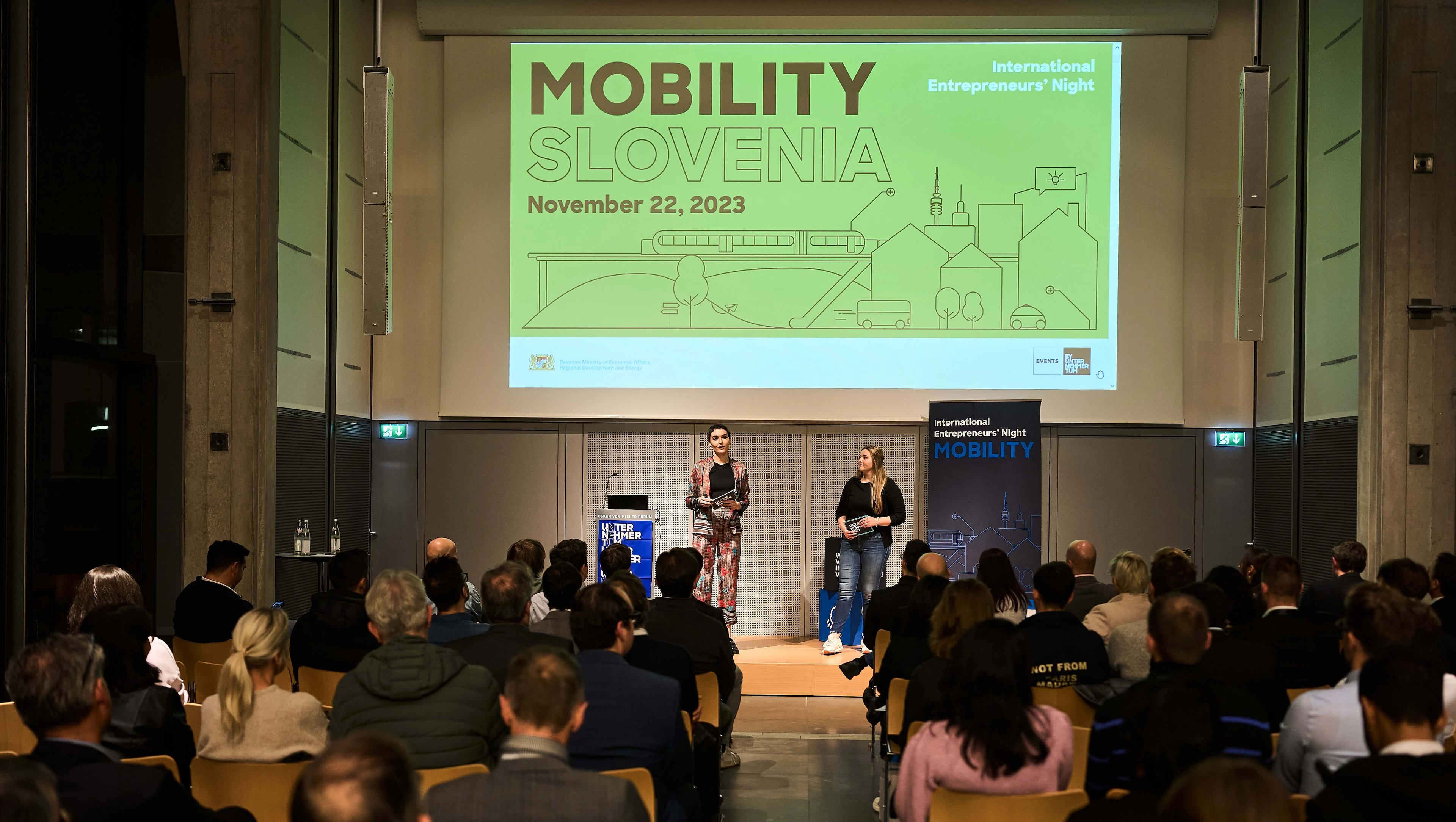 Moderatorinnen auf der E-Night Mobility