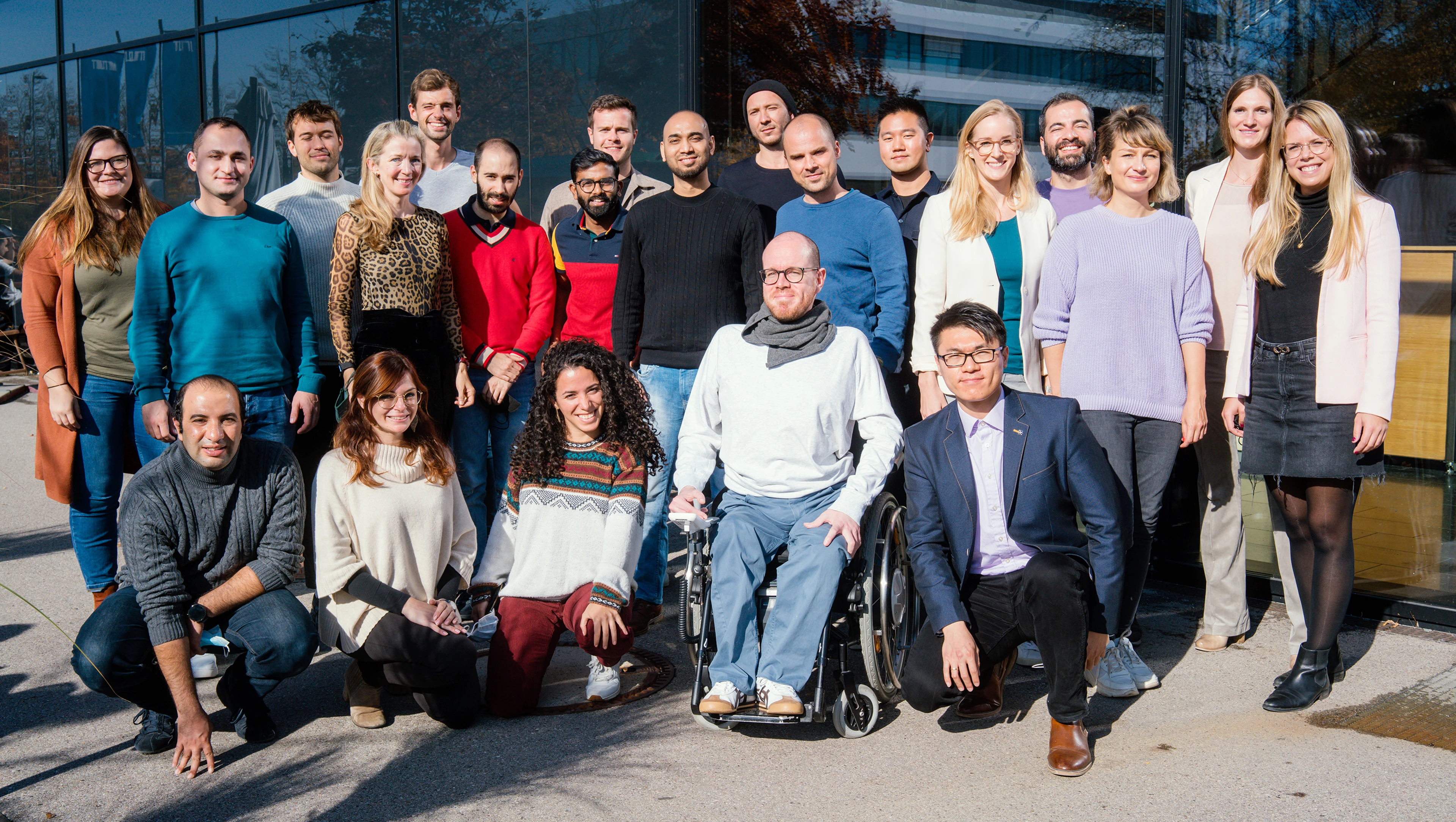 Gruppenfoto der Abschlussklasse 2023 des EMBA