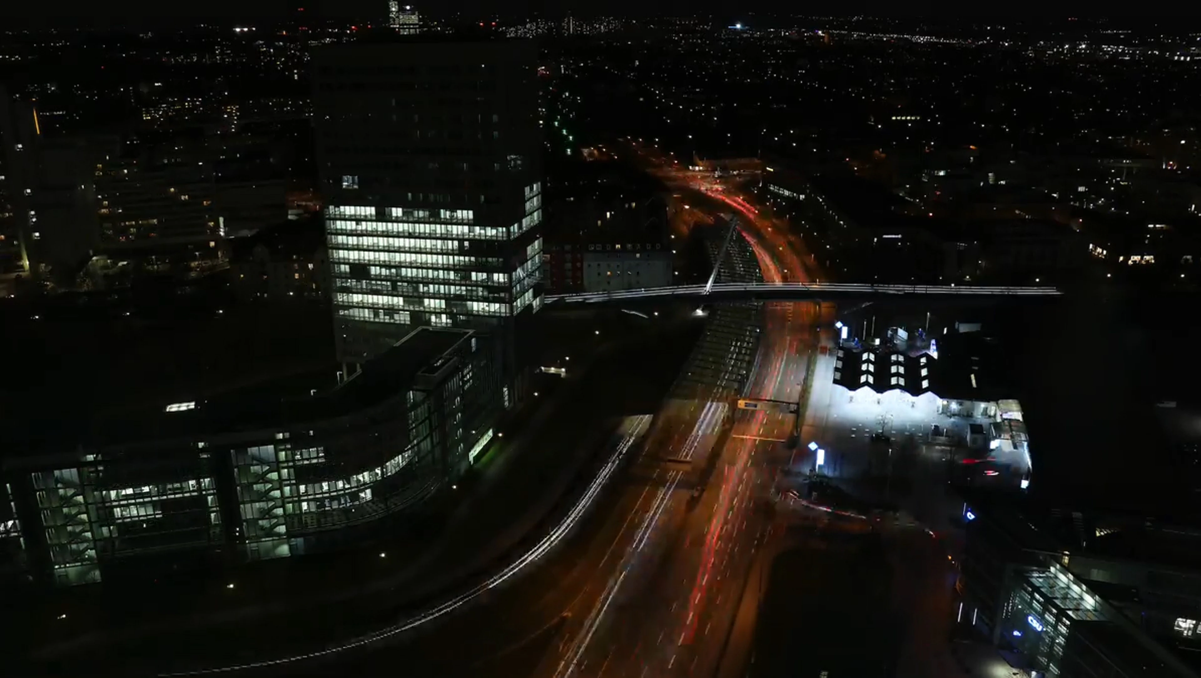Straße bei Nacht