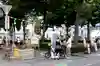 Foto der Aktionsfläche von UMPARKEN Schwabing mit Menschen auf einer bunt verzierten Fußgängerzone